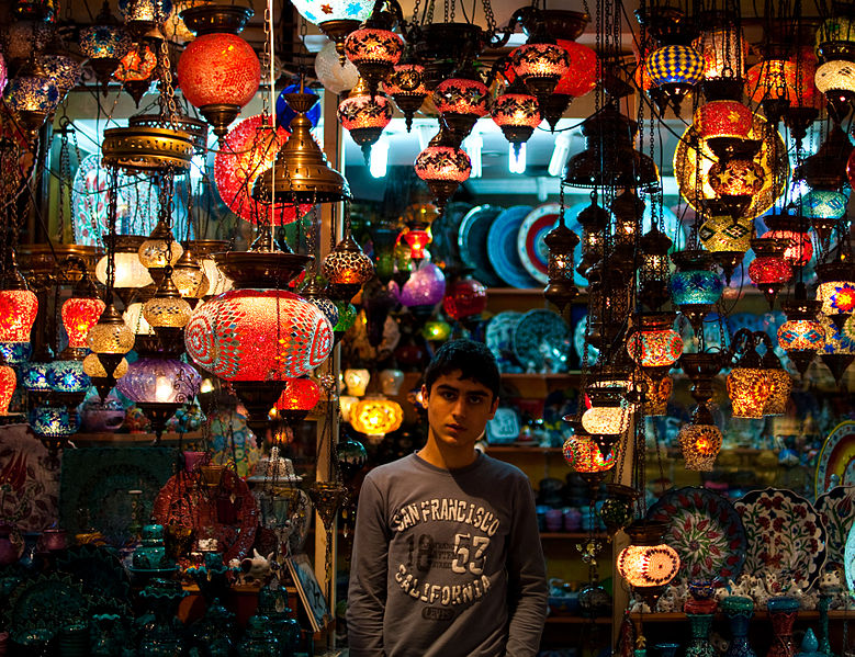 779px-lanterns_in_the_grand_bazaar_01